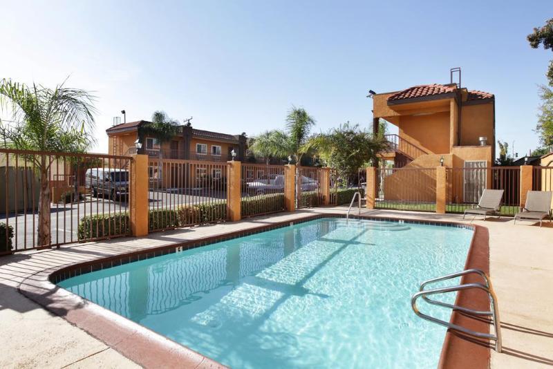Express Inn & Suites Ontario Airport Luaran gambar